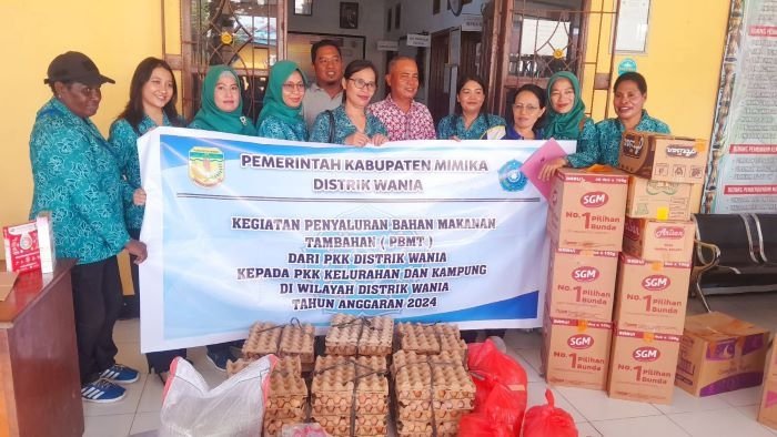 Gallery Foto Pemdis Wania Salurkan Makanan Tambahan untuk 19 Posyandu