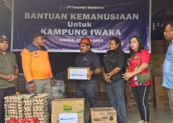 Freeport Gandeng BPBD Salurkan Bahan Makanan untuk Warga Terdampak Banjir Iwaka