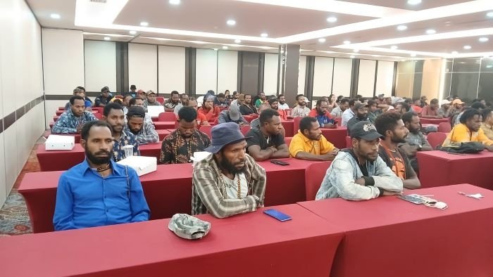 Gallery Foto KPU Mimika Gelar Coaching Clinic Login Aplikasi E-Coklit untuk Partalih, PPS dan PPD Sebelas Distrik