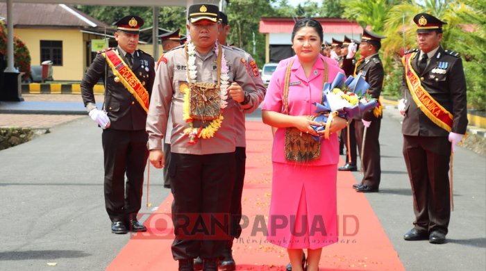 AKBP I Gede Putra Berhasil Mendapat Tempat di Hati Masyarakat Mimika, Pisah Sambut Berlangsung Penuh Haru