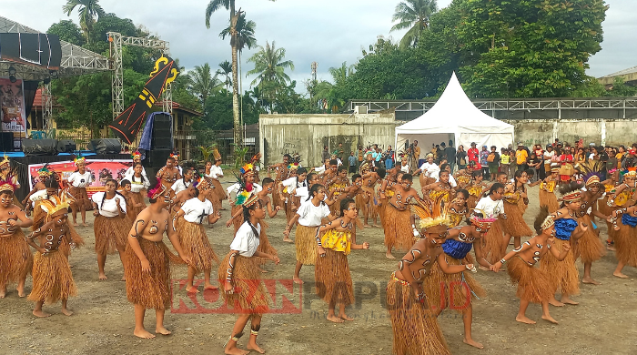 Ribuan Warga Timika Hadiri Pembukaan TIFA 2024