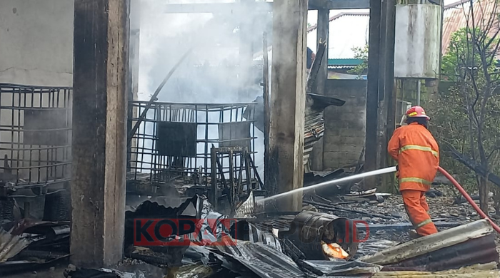 Rumah Dua Lantai di Jalan Salak Timika Ludes Terbakar