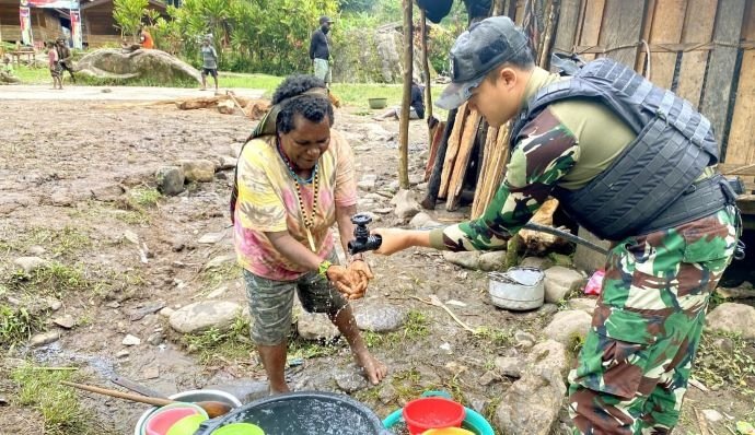 Satgas Yonif 116 Gerak Cepat Atasi Kekurangan Air Masyarakat Beanekogom Tembagapura