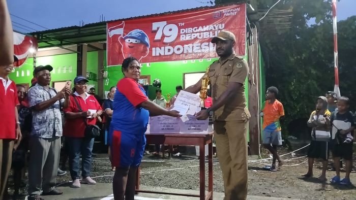 Pertandingan Voli Antar Kelurahan dan Kampung Distrik Wania, Tim Putra Putri Mawokauw Jaya Boyong Trophy dan Uang Rp8 Juta