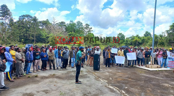 Geruduk Kantor BKPSDM Mimika, Pencaker OAP Serahkan Empat Tuntutan