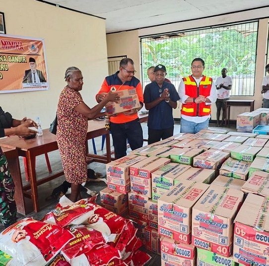 Freeport Salurkan Bantuan untuk 750 Warga Korban Banjir Nayaro
