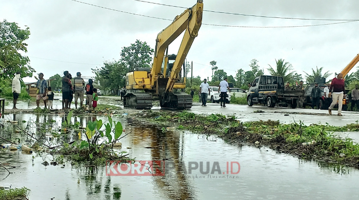 Air Meluap ke Rumah Warga, Jalan Dipalang, PUPR Turunkan Dua Unit Excavator