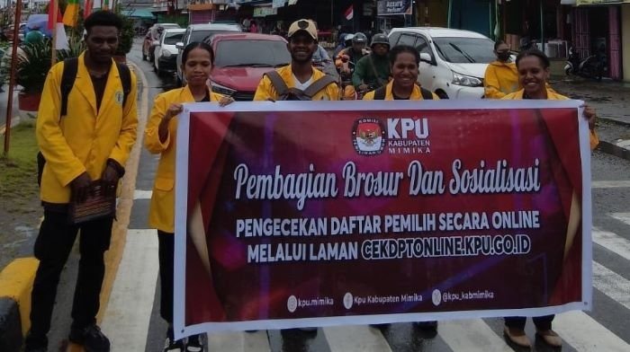 KPU Mimika Gandeng Tiga Kampus Bagikan 10 Ribu Pamflet Cek DPT Online