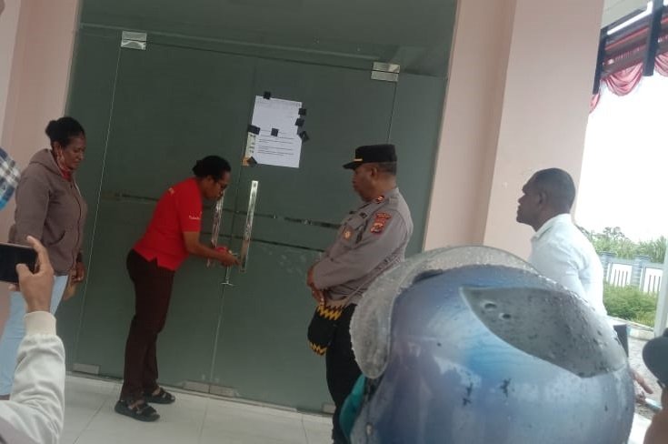 Sehari Digembok Pengusaha OAP, Kantor Dinas Pendidikan Mimika Dibuka Kembali