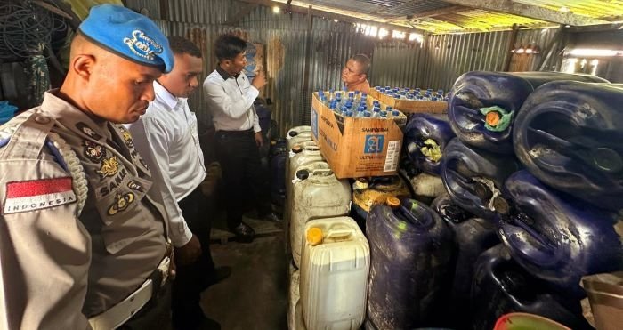 Polres Waropen Gerebek Tiga Gudang Penimbunan, Ribuan Liter BBM Disita
