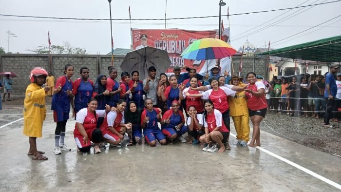 Gallery Foto Pertandingan Voli Antar Kelurahan dan Kampung se- Distrik Wania Peringati HUT RI ke-79