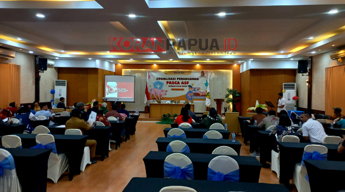 Disnak-Keswan Beri Tambahan Pengetahuan Penanganan Pemeliharaan Ternak Babi di Mimika