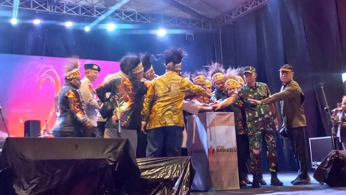 Gallery Foto Bawaslu Mimika Launching Pengawasan Pilkada Serentak 2024