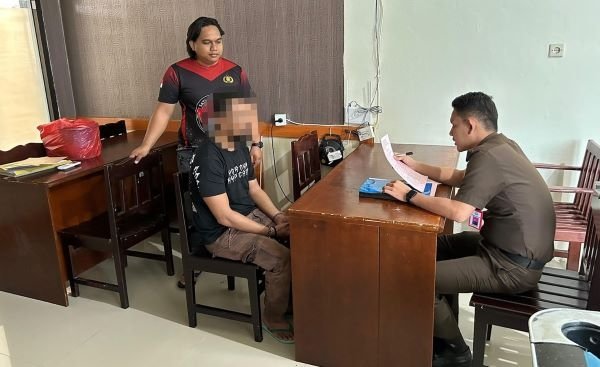 Polres Mimika Serahkan Willy Stevanus, Tersangka Pengedar Narkoba ke Kejari Mimika