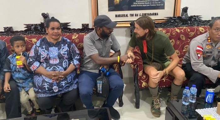 Setelah 1,5 Tahun Ditawan KKB Egianus Kogoya Akhirnya Pilot Philip Dibebaskan, Sekarang Ada di Mako Brimob Timika