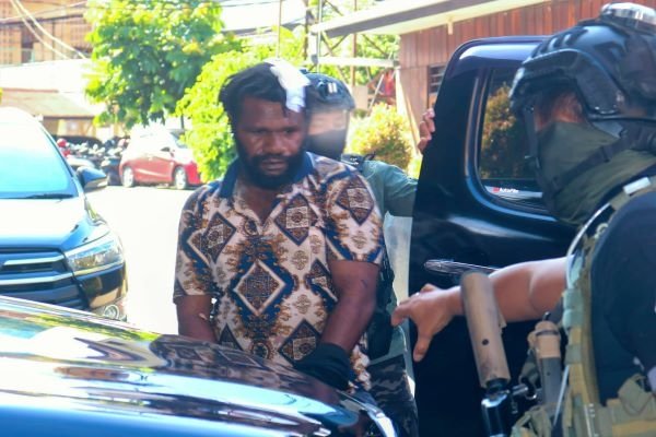 Dikawal Ketat, Kepala Staf Angkatan Darat West Papua Army, Jemmy Magai Tiba di Polda Papua