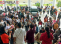Satu Tahun Tidak Ada Kejelasan SK, Ratusan Guru PPPK Datangi Kantor Bupati Mimika