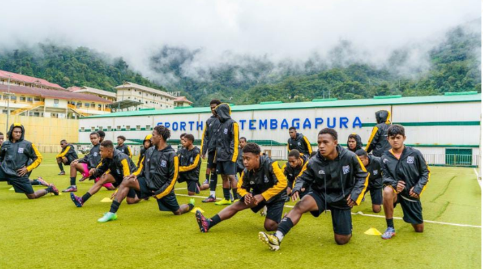 30 Anak Papua Football Academy Jalani Latihan Ketahanan Fisik di Ketinggian 2.000 Meter