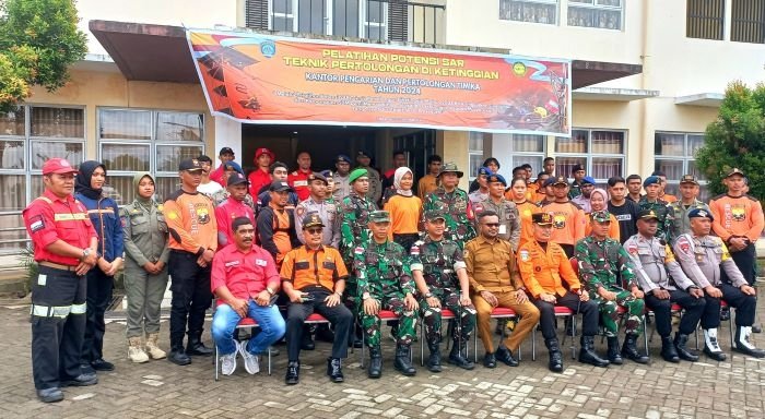 Kantor Pencarian dan Pertolongan Timika Gelar Pelatihan Teknik Pertolongan di Ketinggian