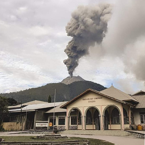 Warga Australia Donasi Korban Letusan Gunung Lewotobi di Kabupaten Flores Timur-NTT