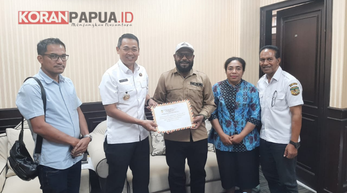 Pansel Sudah Serahkan 27 Nama Calon DPRK ke Valentinus S. Sumito, Pj Bupati Mimika