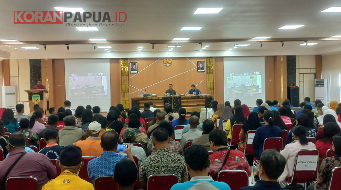 Mendengar Aspirasi Seputar Pendidikan di Mimika, Pj Bupati Valentinus Bertemu Ratusan Kepala Sekolah