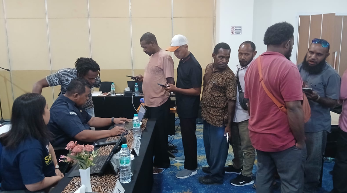 Gallery Foto KPU Mimika Bekali Aplikasi SIREKAP untuk Ketua dan Anggota PPS Empat Distrik