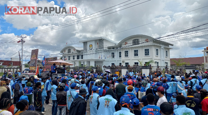 Massa Pendukung AIYE Unjuk Rasa di Kantor KPU Mimika, Tuntut Penyelenggara Kembalikan Suara Hilang