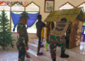 Prajurit Yonif 611 Kutai Bantu Warga Dekorasi Rumah Natal di Kampung Nayaro