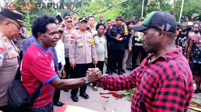 Prosesi Adat Patah Panah dan Tukar Babi Akhiri Perang Saudara di Timika
