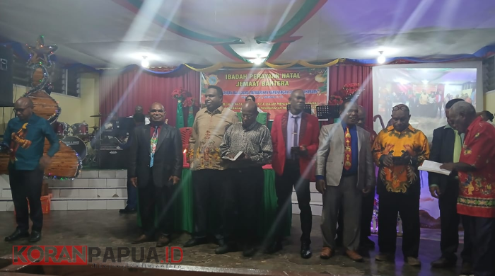 Natal Jemaat Bahtera Timika Berlangsung Meriah, David Onawame: Yesus Raja Damai Datang Menghapus Dosa Manusia