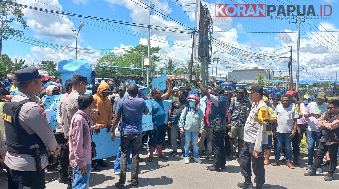 Pendukung AIYE Unjuk Rasa Tuntut KPU Mimika Kembalikan Suara yang Hilang