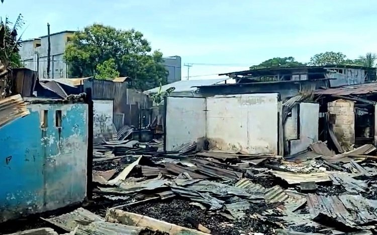 Kebakaran di Jalan Masbait Timika, Hanguskan Dua Rumah dan Kos-Kosan, Mobil Pemadam Dilempar Warga