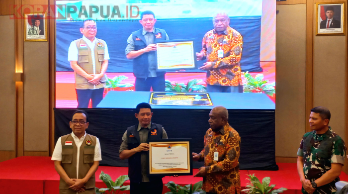 Menko PMK Resmikan Gudang Logistik Puncak Senilai Rp82 Miliar di Timika