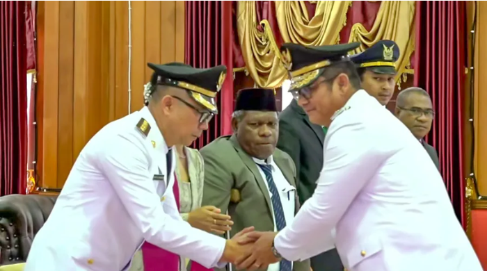 Yonathan Tangdilintin Resmi Jabat Pj Bupati Mimika, Baca Sekilas tentang Pria Kelahiran Bandung Ini