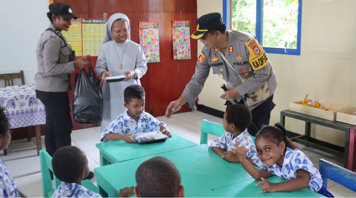 Polres Mappi Bagikan Makanan Bergizi Gratis untuk Anak-Anak TK