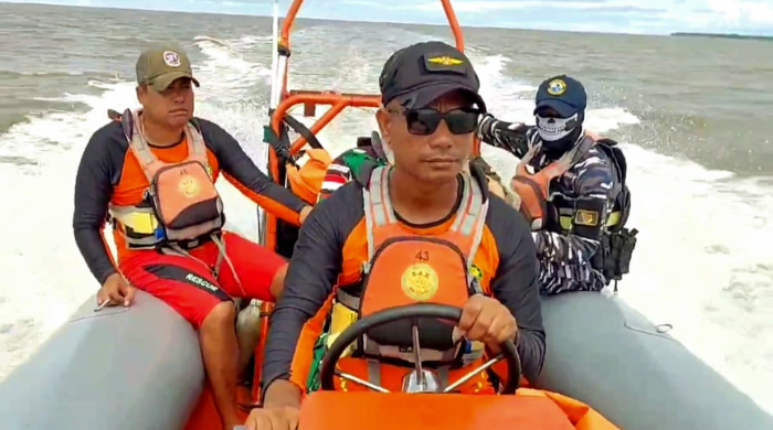 Perahu Terbalik Dihamtam Gelombang, SAR Timika Turunkan RIB 85 PK, Tujuh Selamat, Satu Orang Belum Ditemukan