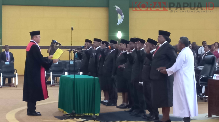 Sembilan Anggota DPRK Mimika Resmi Dilantik, Iwan Anwar : Tunjukkan Kinerja yang Baik