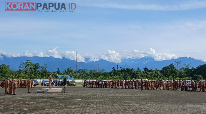 Pimpin Apel Gabungan Perdana 2025, Pj Bupati Mimika Apresiasi Kinerja Pegawai Selama Setahun