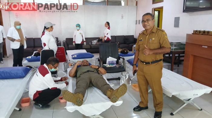 Momen Natal dan Tahun Baru Bersama 2025, Pemkab Mimika Gelar Donor Darah dan Berikan Bantuan kepada Panti Asuhan