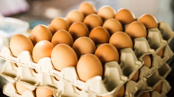 Harga Telur Ayam Saat Nataru Tembus Rp150 Per Rak. Ini Penyebabnya