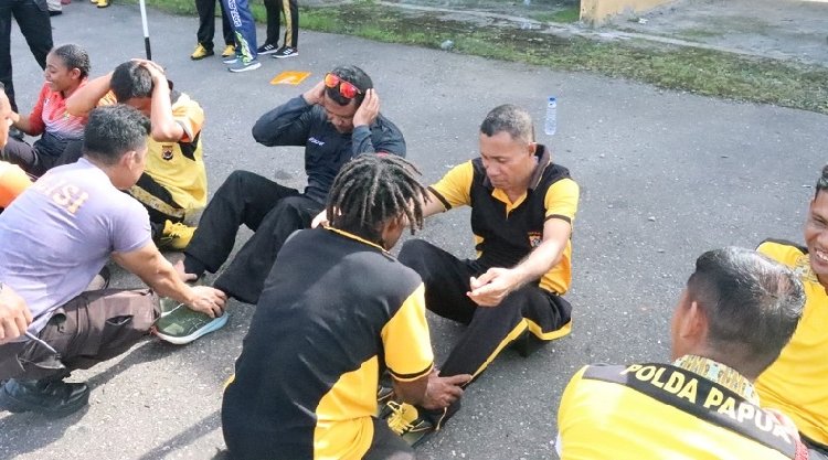 Personil Polres Mimika Laksanakan Kesamaptaan Jasmani dan Tes Beladiri Berkala