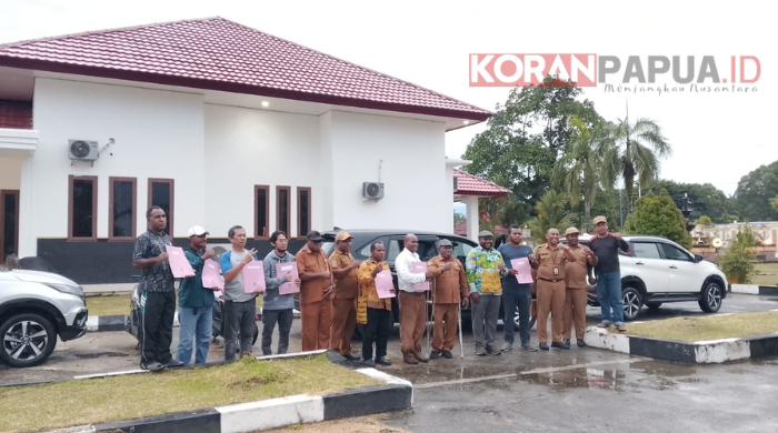 Pemkab Mimika Hibahkan Sepuluh Unit Kendaraan untuk Pengurus Yayasan dan Tokoh Agama