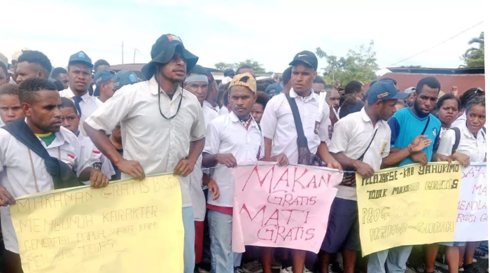 Tolak Program Makan Bergizi Gratis, Ratusan Anak Sekolah Gelar Aksi Turun ke Jalan