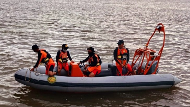 Mabuk dan Terlibat Perkelahian, Seorang Penumpang KM Sirimau Asal Timika Melompat ke Laut