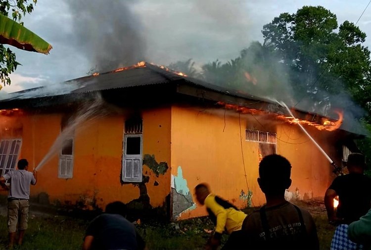 Satu Rumah di SP2 Timika Terbakar, Dugaan Sumber Api dari Motor yang Sengaja Dibakar