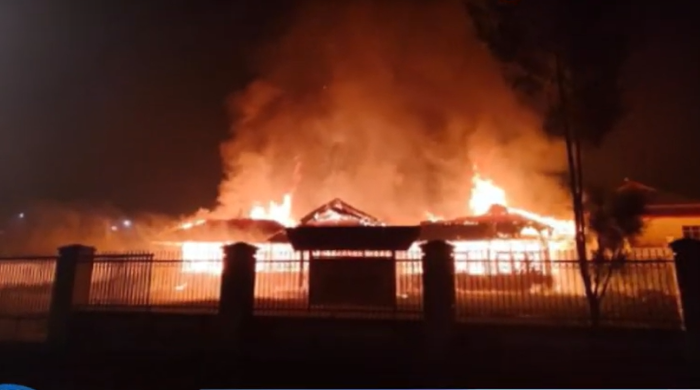 Polisi Menduga Kebakaran Kantor Dinas PU Paniai Ada Kaitan dengan Pemeriksaan BPK