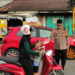 Jelang Buka Puasa, Polisi Bagi 250 Paket Takjil kepada Pengguna Jalan di Timika