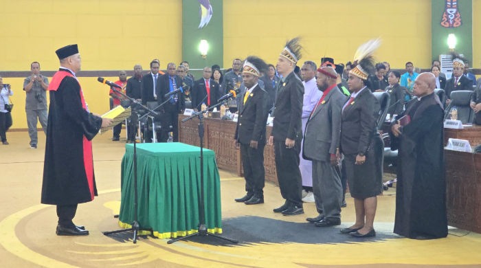 Resmi Dilantik Sebagai Ketua DPRK Mimika, Primus Natikapereyau Nyatakan Siap Kawal Aspirasi Masyarakat