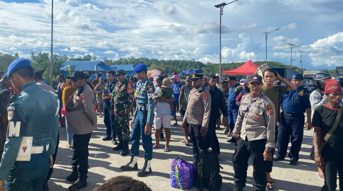 Aparat Gabungan di Timika Sita 127 Liter Miras Jenis Sopi dari Penumpang KM. Tatamailau